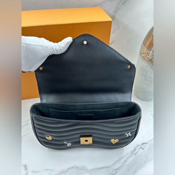 🔥RARE! Louis Vuitton•New Wave Love Lock Bag - Picture 8 of 12